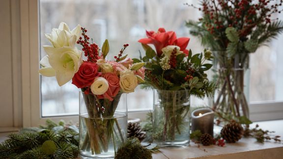 Miser sur les fleurs dans sa décoration de Noël : conseils et choix