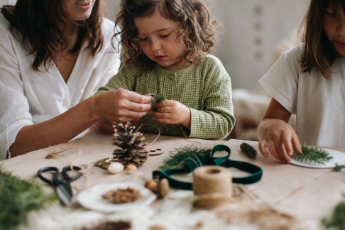 Comment organiser un atelier déco familial avant les fêtes