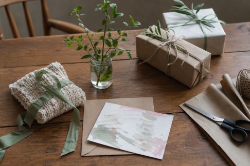 Comment trouver des cadeaux créatifs avec un budget limité ?