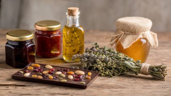 Petites touches gourmandes : choix de cadeaux culinaires à moins de 15 euros