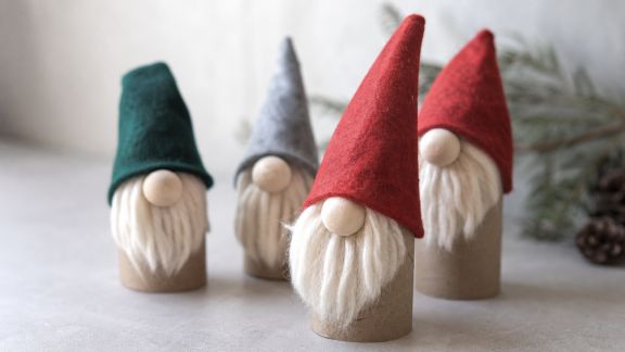 Recyclage créatif : transformer des rouleaux de papier toilette en lutins de Noël