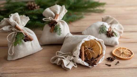 DIY facile : confectionner des sachets senteur pour parfumer la maison à Noël