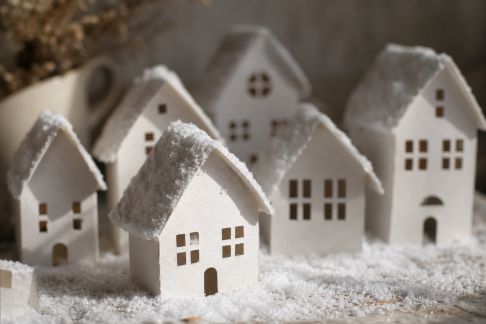 Créer un village enneigé en papier pour décorer votre maison